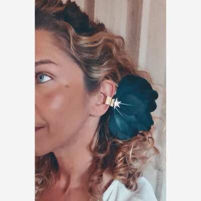 Earrings with gold plating and feathers.