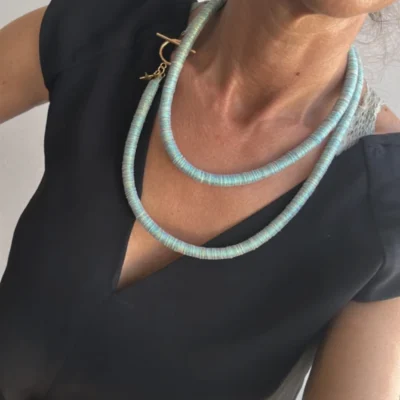 colar light blue