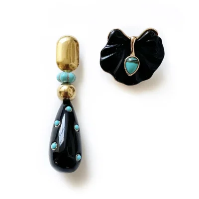 Drop black earrings