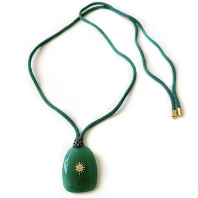 colar green